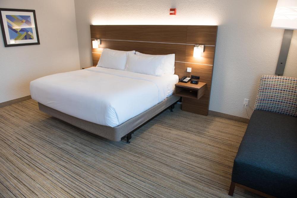 King Room - Mobility Access Tub - Non-Smoking interior